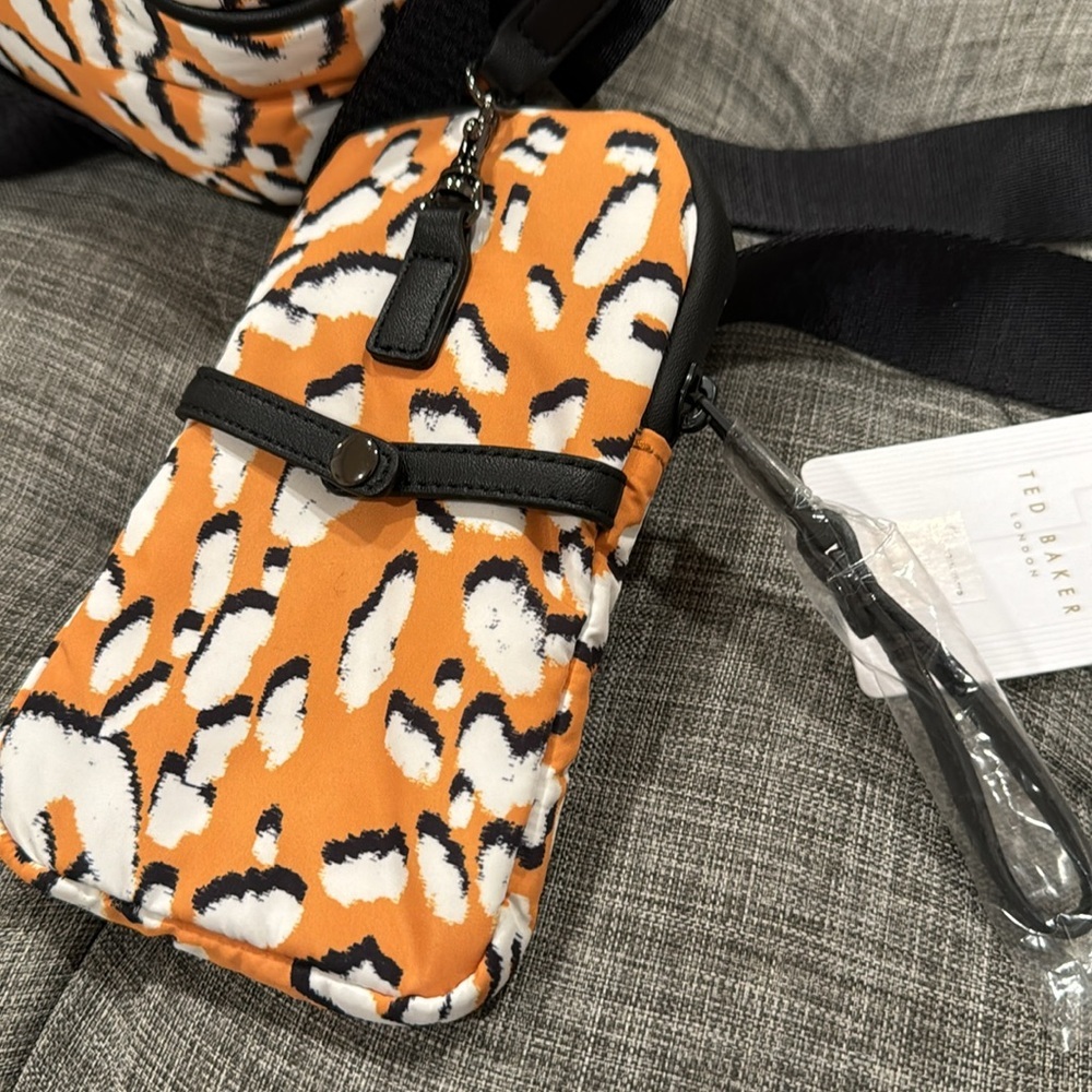 Ted Baker Bag Leopard Detail Nylon Puffer Camera Bag  Cellphone Holder Crossbody - Picture 16 of 17